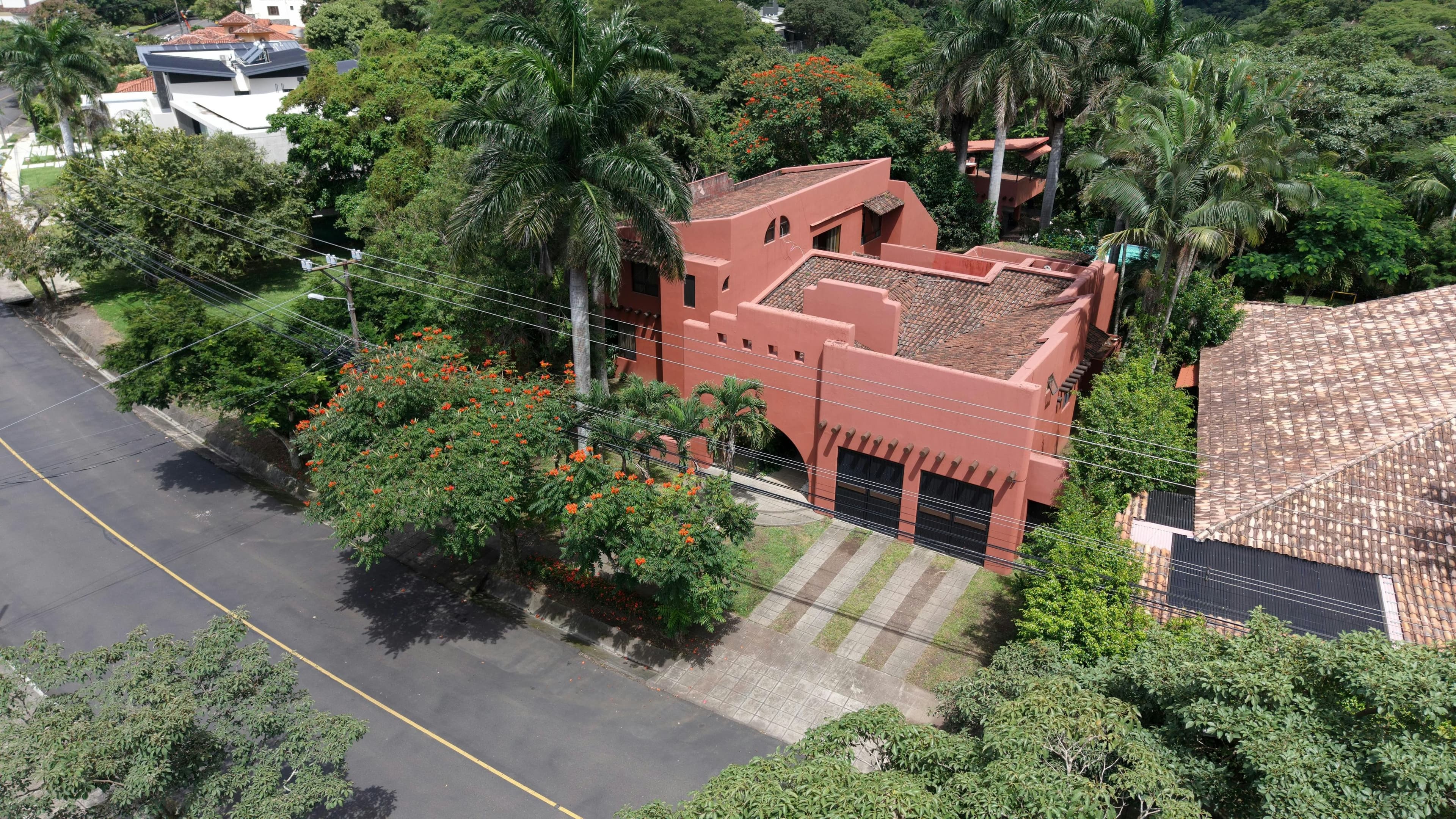 Venta de casa en Valle del Sol. Santa Ana.