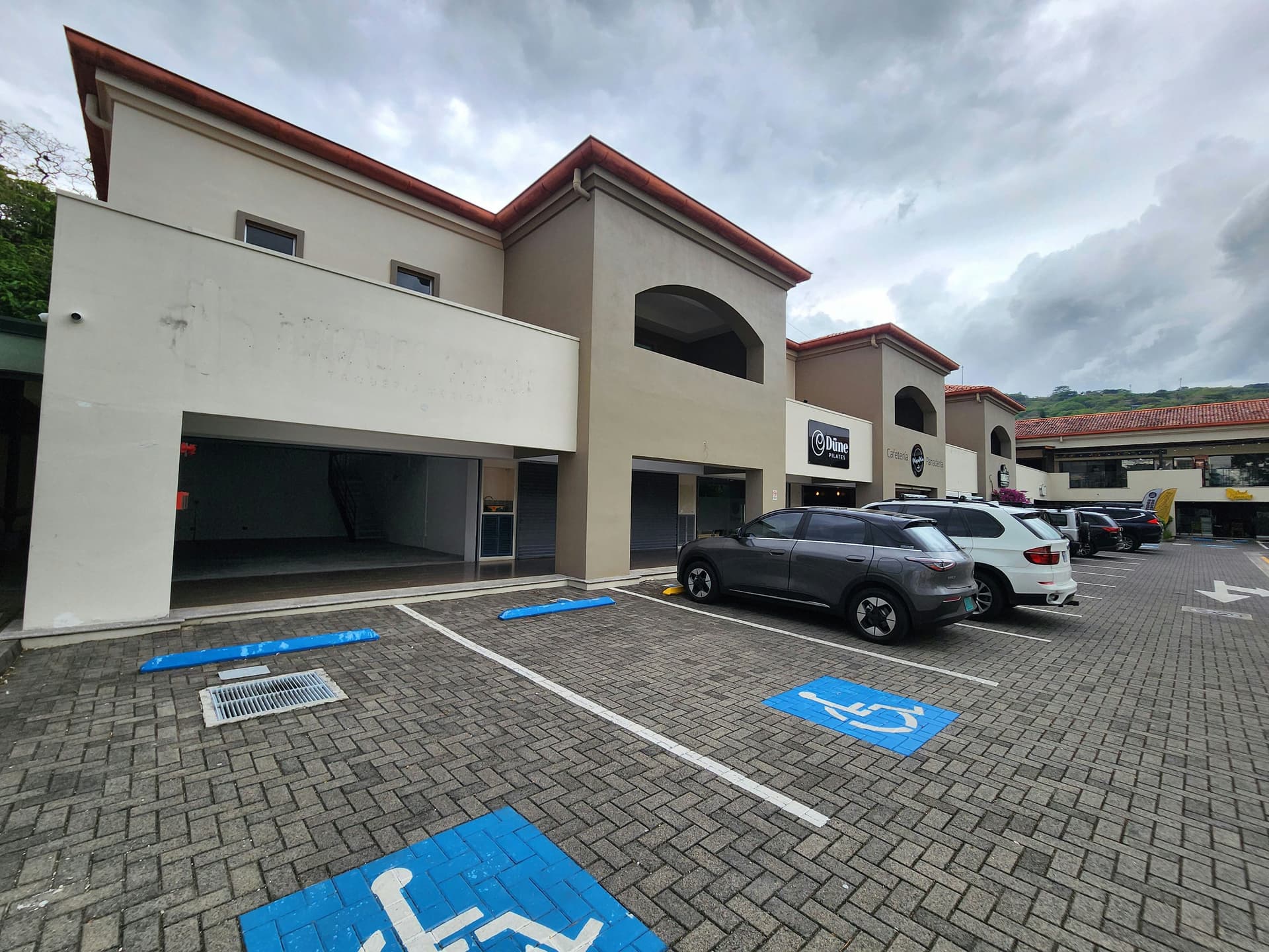 Local comercial en Piedades · 40 hab · 236 m² — easyrent